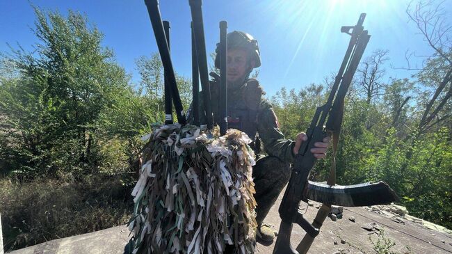 Гавриил возле РЭБ-установки Покров