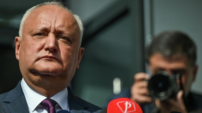 Бывший президент Молдовы Игорь Додон беседует со СМИ 