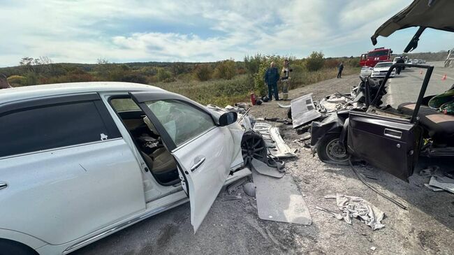 ДТП в Приморье, в котором иномарка врезалась в ВАЗ-21043