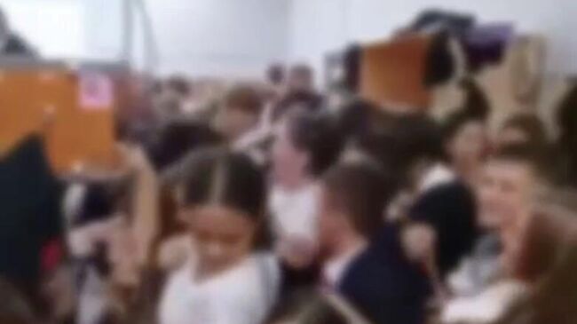 Давка в одной из школ Иркутска. Кадр видео из соцсетей