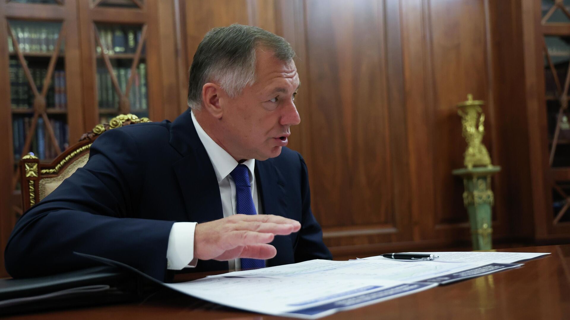 Заместитель председателя правительства РФ Марат Хуснуллин во время встречи с президентом РФ Владимиром Путиным. 30 сентября 2025 - РИА Новости, 1920, 30.09.2025