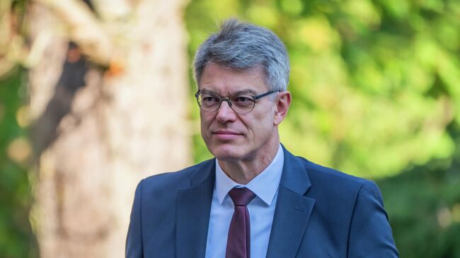 Министр транспорта Германии Патрик Шнидер перед заседаним кабинета министров. 30 сентября 2025