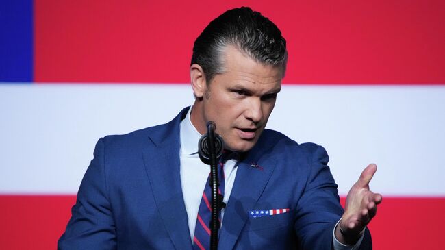 Пит Хегсет на встрече с высшим военным руководством США на базе морской пехоты в Куантико. 30 сентября 2025