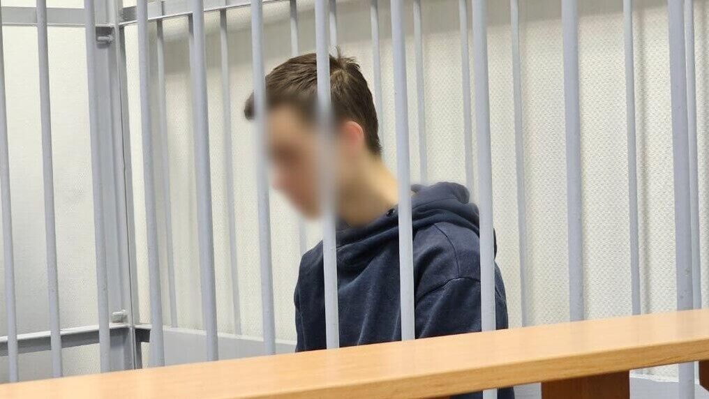 Бывший студент техникума, которому предъявлено обвинение в покушении на убийство, в суде - РИА Новости, 1920, 30.09.2025