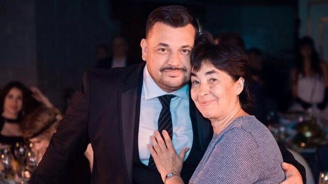 Сергей Жуков с мамой Лилией  Сергей Жуков с мамой Лилией