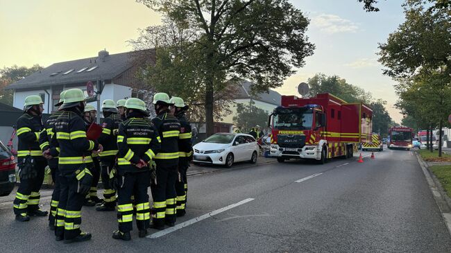 Пожарные на месте взрыва в Мюнхене, Германия. 1 октября 2025