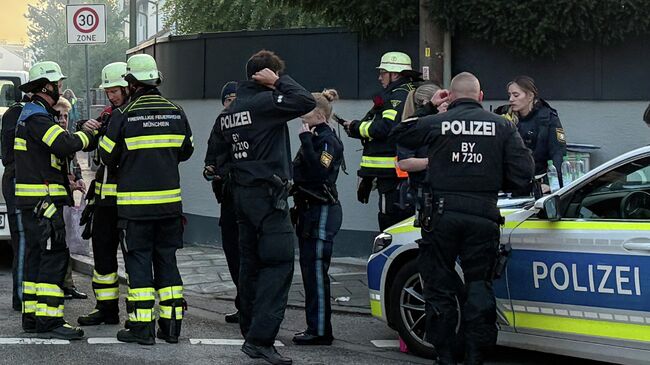 Пожарные и полиция на месте взрыва в Мюнхене, Германия. 1 октября 2025 года