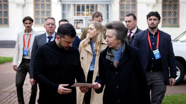 Владимир Зеленский и принцесса Анна во время встречи в Киеве Владимир Зеленский и принцесса Анна во время встречи в Киеве