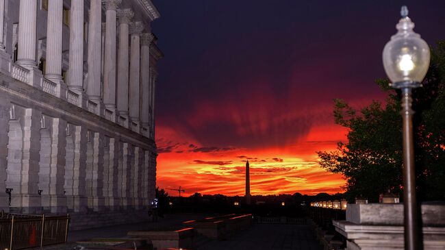 Вид на Национальную аллею в Вашингтоне от здания Капитолия. 30 сентября 2025