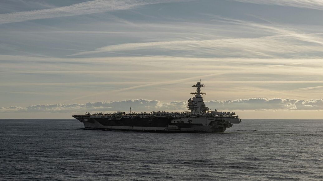 NYT рассказала, зачем Трамп размещает авианосец у берегов Венесуэлы