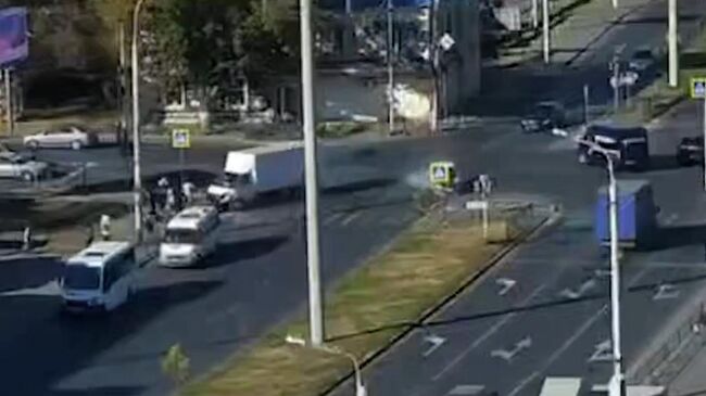 Газель въехала в толпу пешеходов в Астрахани