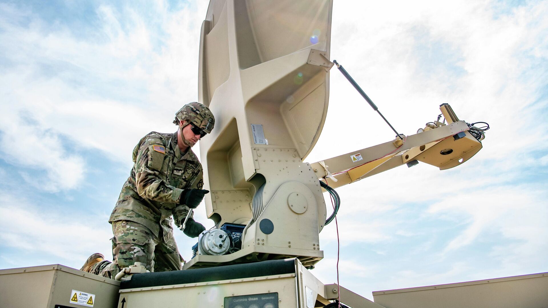 Оператор систем спутниковой связи 75-й бригады артиллерии США Оператор систем спутниковой связи 75-й бригады артиллерии США - РИА Новости, 1920, 02.10.2025