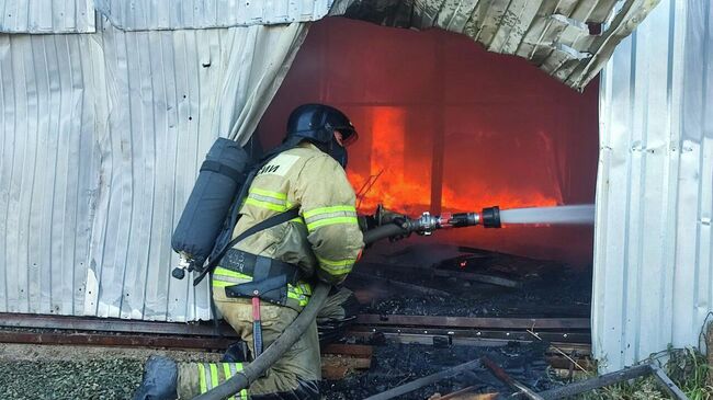 Ликвидация пожара в мебельном цехе в Челябинске. 2 октября 2025