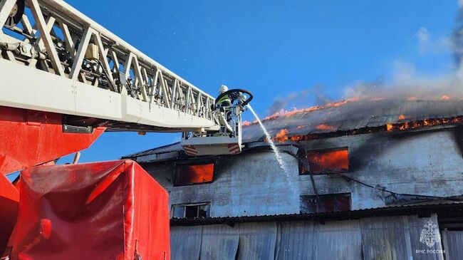 Ликвидация пожара в мебельном цехе в Челябинске. 2 октября 2025