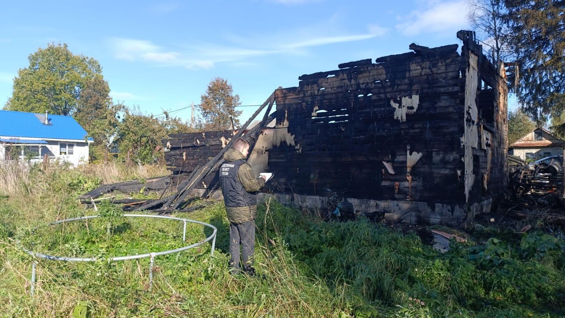 Работа СК РФ на месте пожара в частном доме в Тосненском районе Ленинградской области - РИА Новости, 1920, 02.10.2025