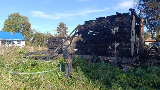 Работа СК РФ на месте пожара в частном доме в Тосненском районе Ленинградской области