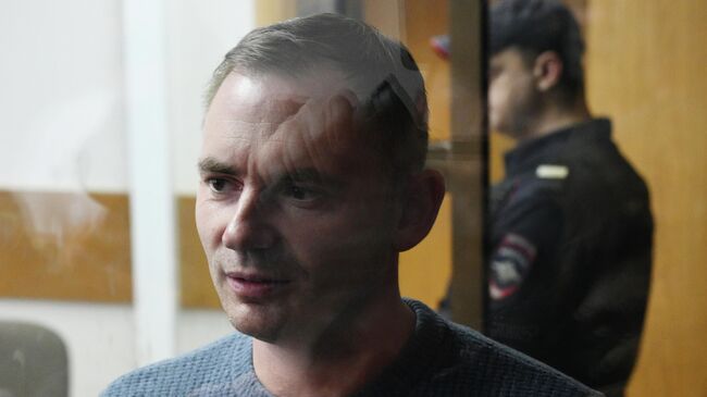 Бывший депутат Московской городской думы Максим Круглов*, обвиняемый в распространении заведомо ложной информации о действиях Вооруженных Сил РФ, в Замоскворецком суде