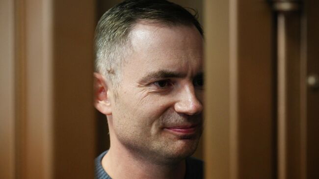 Бывший депутат Московской городской думы Максим Круглов, обвиняемый в распространении заведомо ложной информации о действиях Вооруженных Сил РФ, в Замоскворецком суде