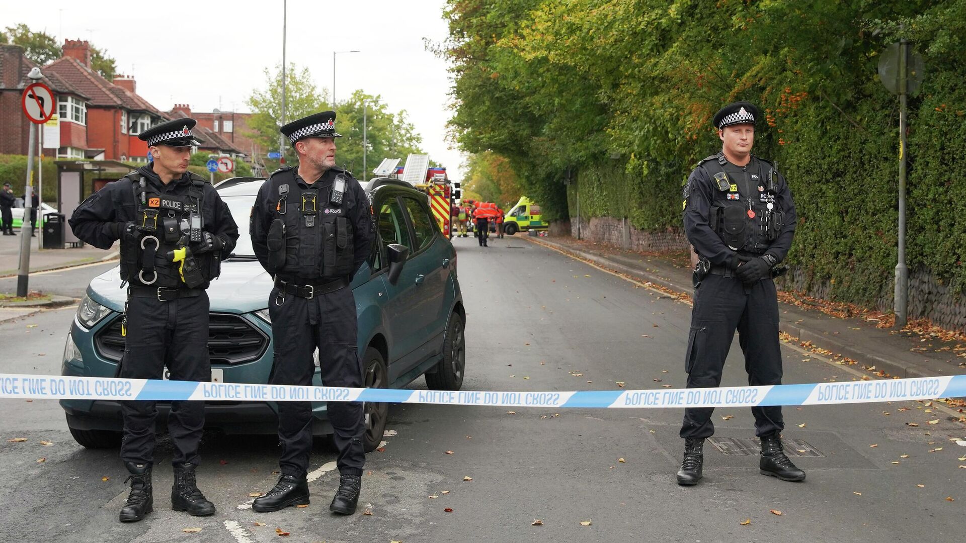 Полицейские на месте нападения в синагоге Хитон-Парк в Крампсолле, Манчестер - РИА Новости, 1920, 07.10.2025