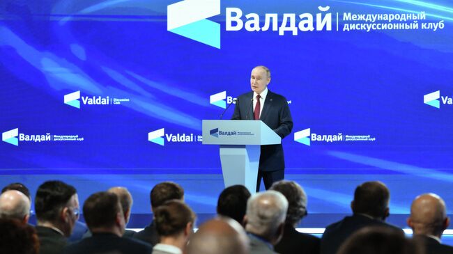 Путин на пленарном заседании международного дискуссионного клуба Валдай