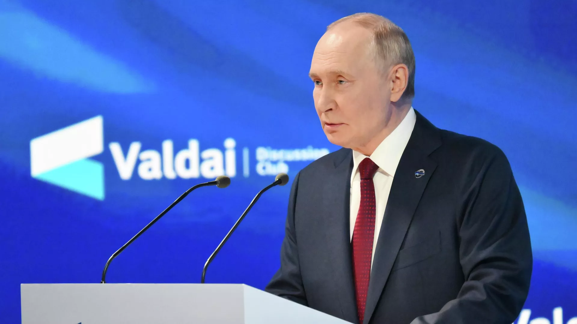 Президент РФ Владимир Путин выступает на пленарной сессии XXII Ежегодного заседания Международного дискуссионного клуба Валдай - РИА Новости, 1920, 02.10.2025