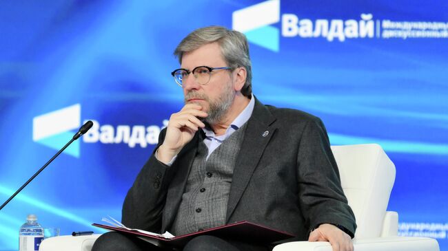 Федор Лукьянов на пленарной сессии XXII Ежегодного заседания Международного дискуссионного клуба Валдай