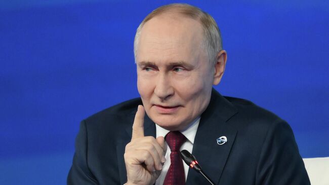 Русский – это тот, кто любит Россию и служит ей. Путин вспомнил высказывание Петра I Русский – это тот, кто любит Россию и служит ей. Путин вспомнил высказывание Петра I