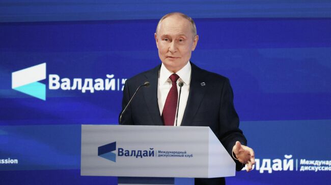 Президент РФ Владимир Путин выступает на пленарной сессии XXII Ежегодного заседания Международного дискуссионного клуба Валдай Президент РФ Владимир Путин выступает на пленарной сессии XXII Ежегодного заседания Международного дискуссионного клуба Валдай