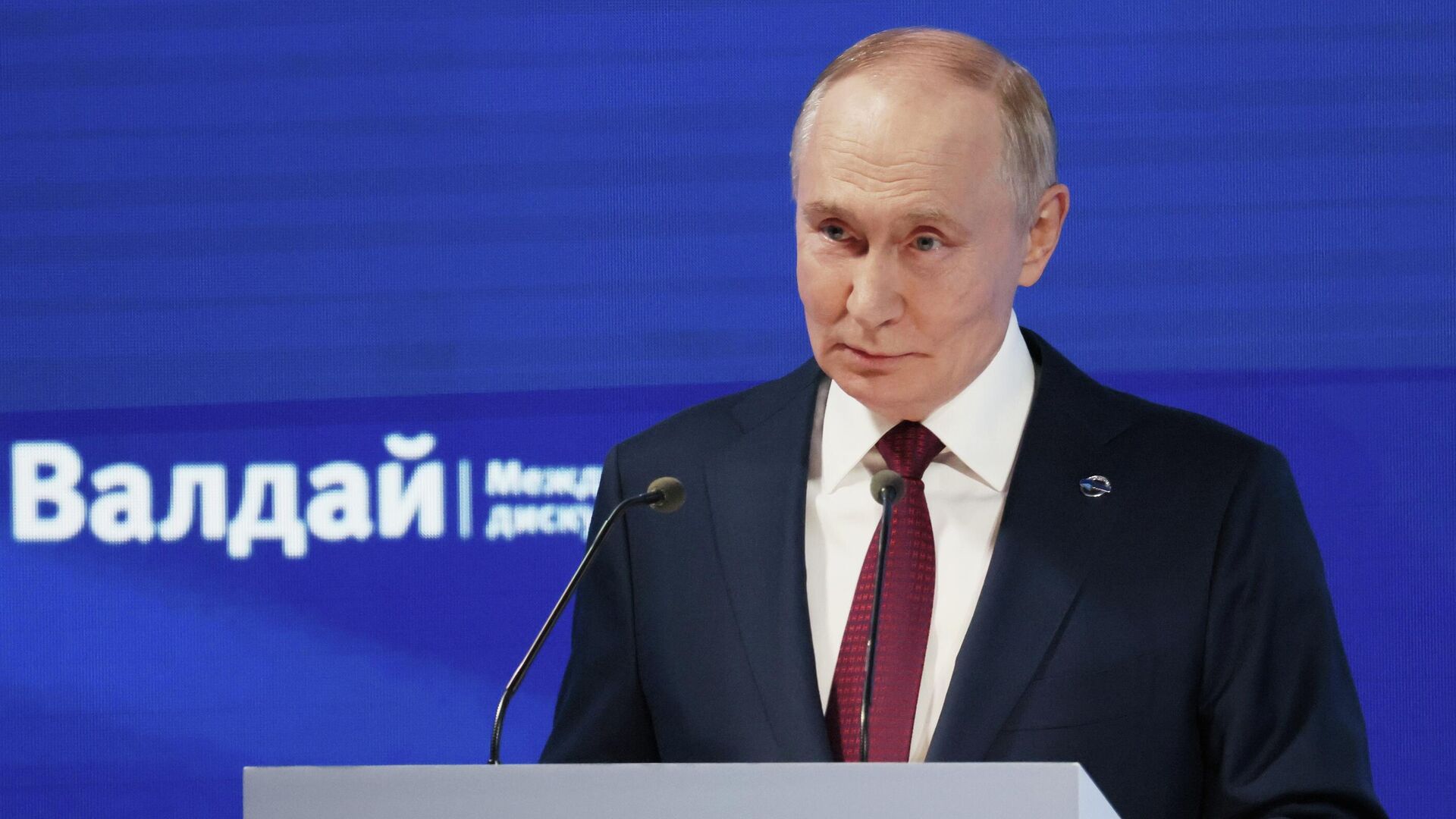 Владимир Путин выступает на пленарной сессии XXII Ежегодного заседания Международного дискуссионного клуба Валдай - РИА Новости, 1920, 02.10.2025