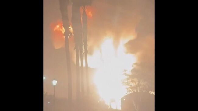 Горящий нефтеперерабатывающий завод в Лос-Анджелесе 