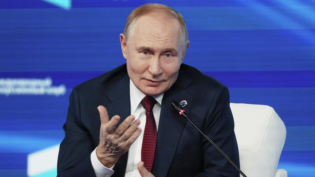 Президент РФ Владимир Путин выступает на пленарной сессии XXII Ежегодного заседания Международного дискуссионного клуба Валдай 