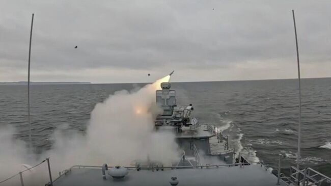 Российский малый ракетный корабль Буря выполнил стрельбы комплексом Панцирь-М в Балтийском море 