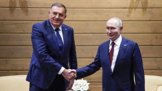 Президент РФ Владимир Путин и президент Республики Сербской Боснии и Герцеговины Милорад Додик во время встречи. 2 октября 2025