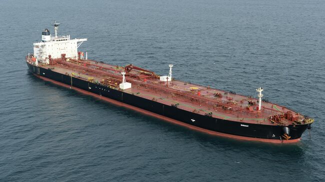 Танкер Boracay, ранее задержанный французскими властями, у берегов Сен-Назера