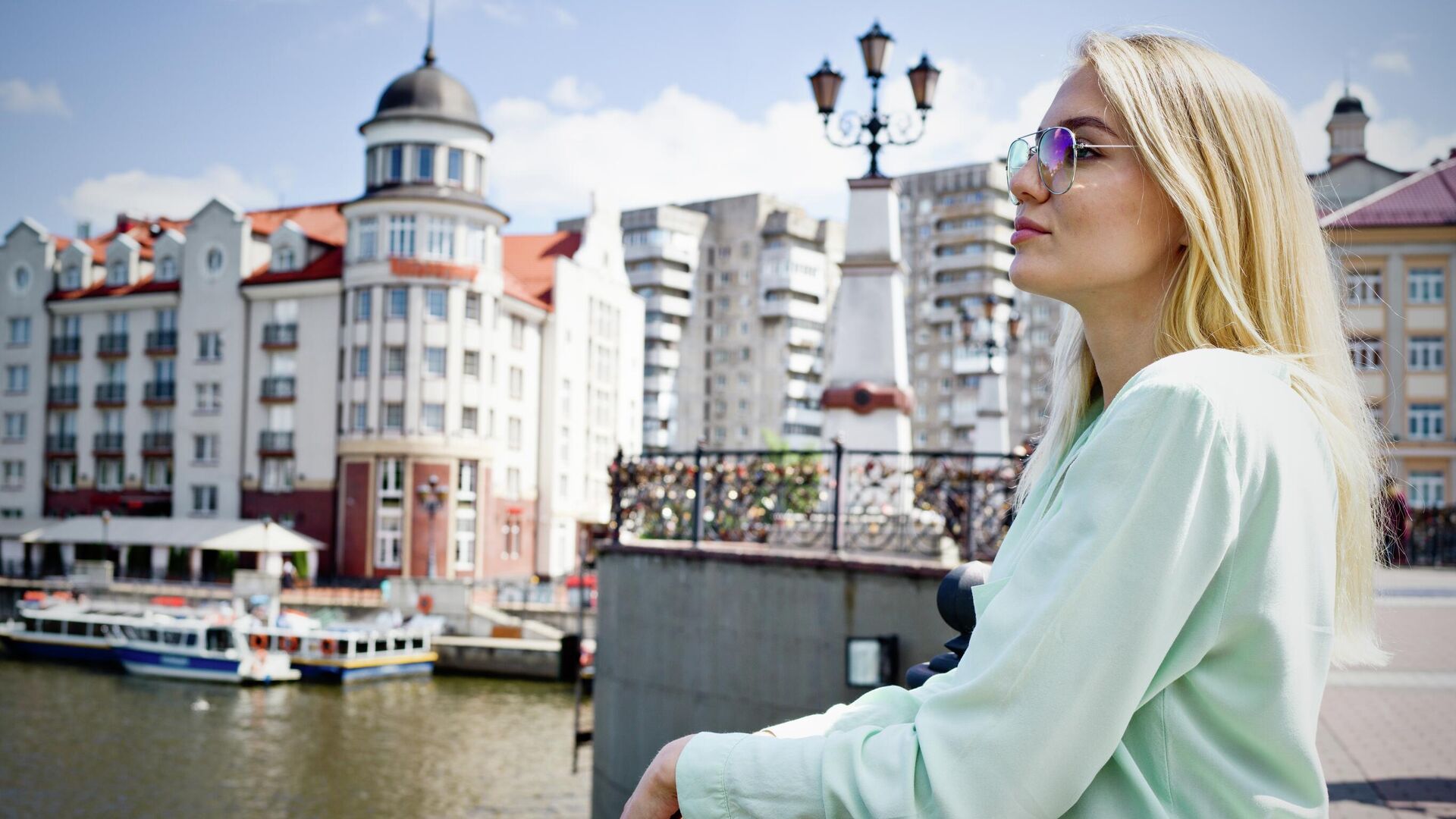 Девушка в Калининграде - РИА Новости, 1920, 09.10.2025