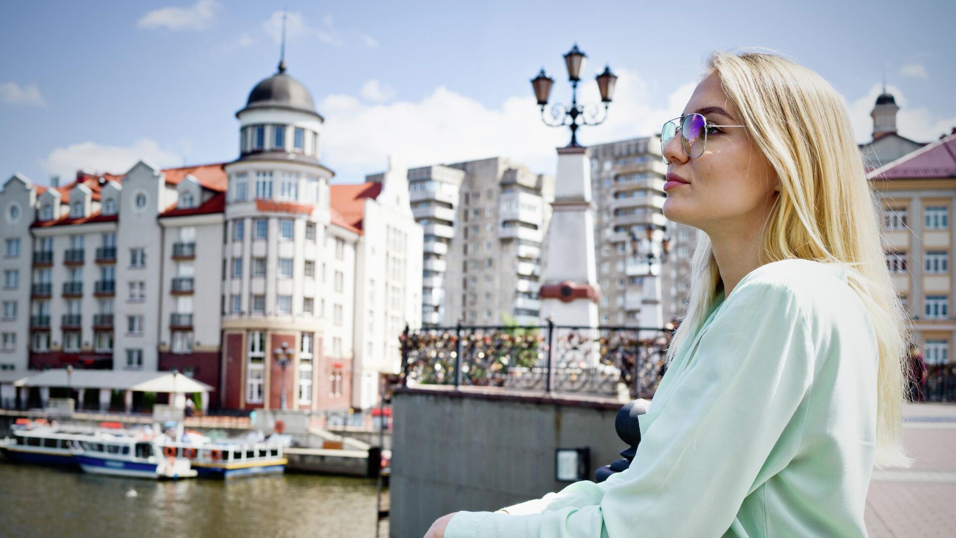 Девушка в Калининграде - РИА Новости, 1920, 09.10.2025