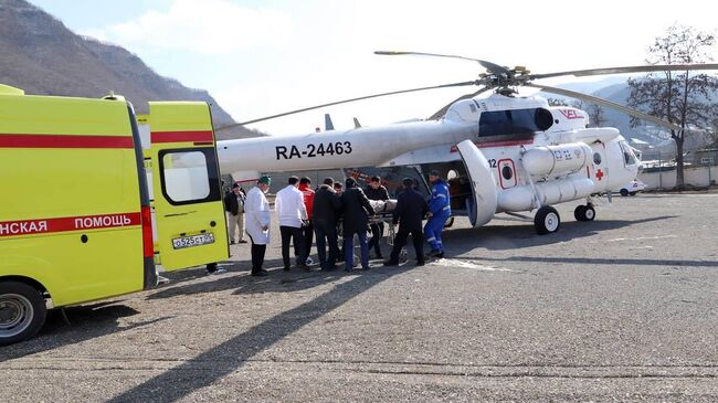 Госпитализация раненных в перестрелке в селе Унцукуль в Дагестане