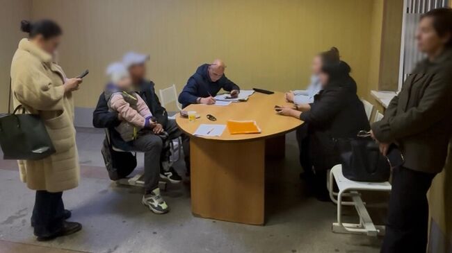 Судебные приставы в торговом центре Новосибирска обнаружили девочку, которая находилась в федеральном розыске