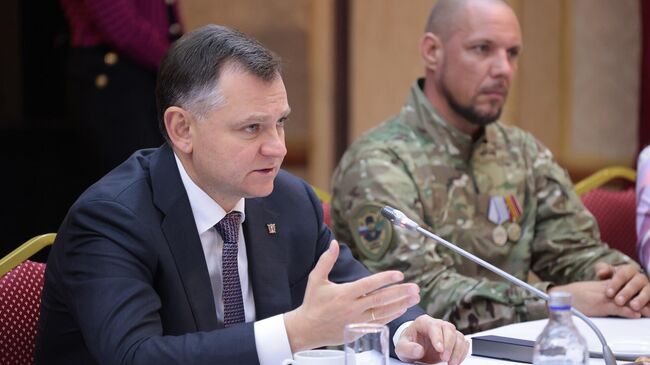 Губернатор Ростовской области Юрий Слюсарь во время встречи с участниками СВО и их педагогами