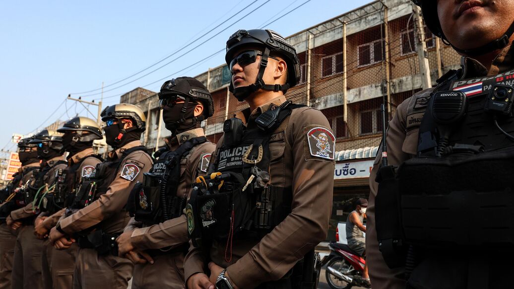 "Не бьют только по лицу". Как россиянок превращают в рабынь в Азии