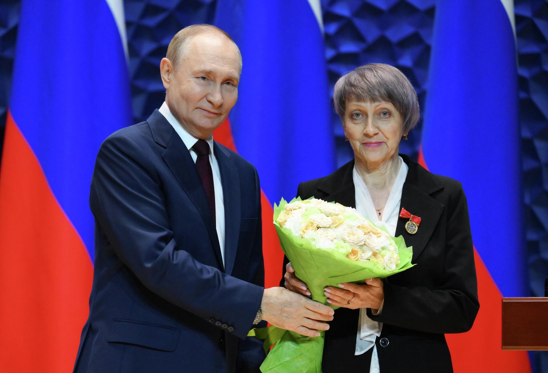 Путин открыл концертный зал «Сириуса» и наградил педагогов участников СВО