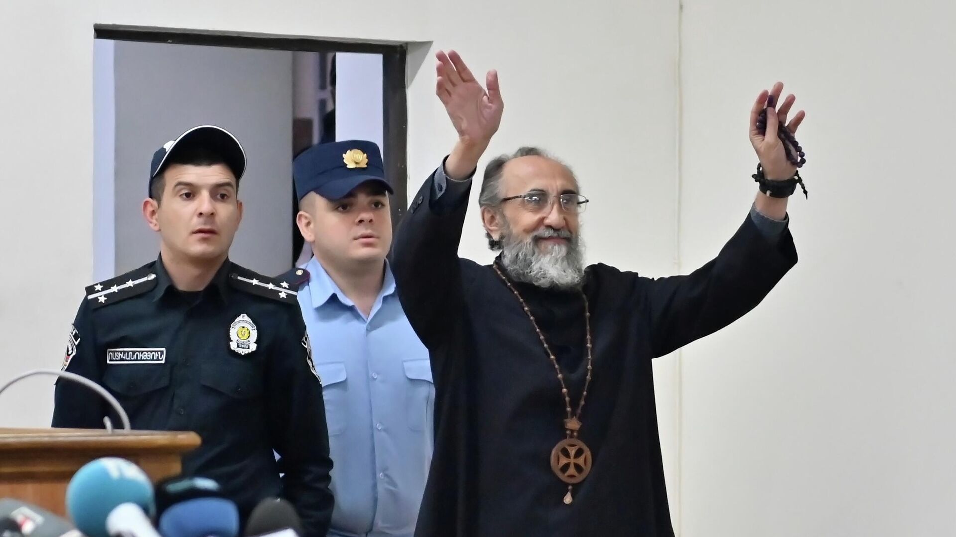 Российская епархия ААЦ осуждает антицерковный курс властей Армении