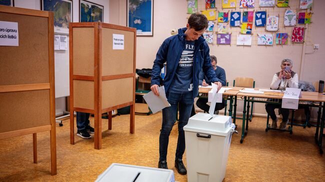 Голосование на избирательном участке в Чехии