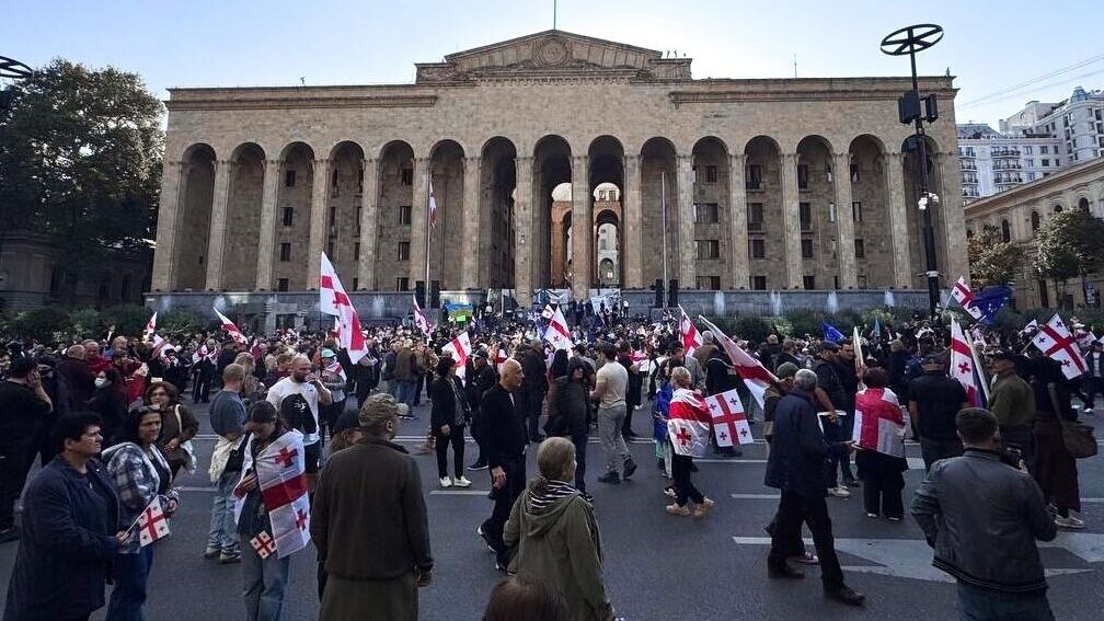 Митинг оппозиции в Тбилиси Митинг оппозиции в Тбилиси - РИА Новости, 1920, 03.12.2025
