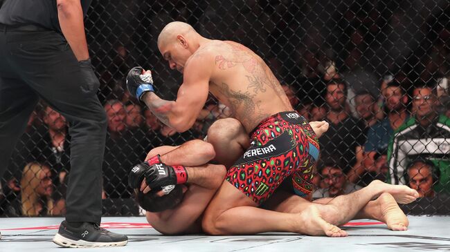 Бой Магомеда Анкалаева против Алекса Перейры на UFC 320 Бой Магомеда Анкалаева против Алекса Перейры на UFC 320