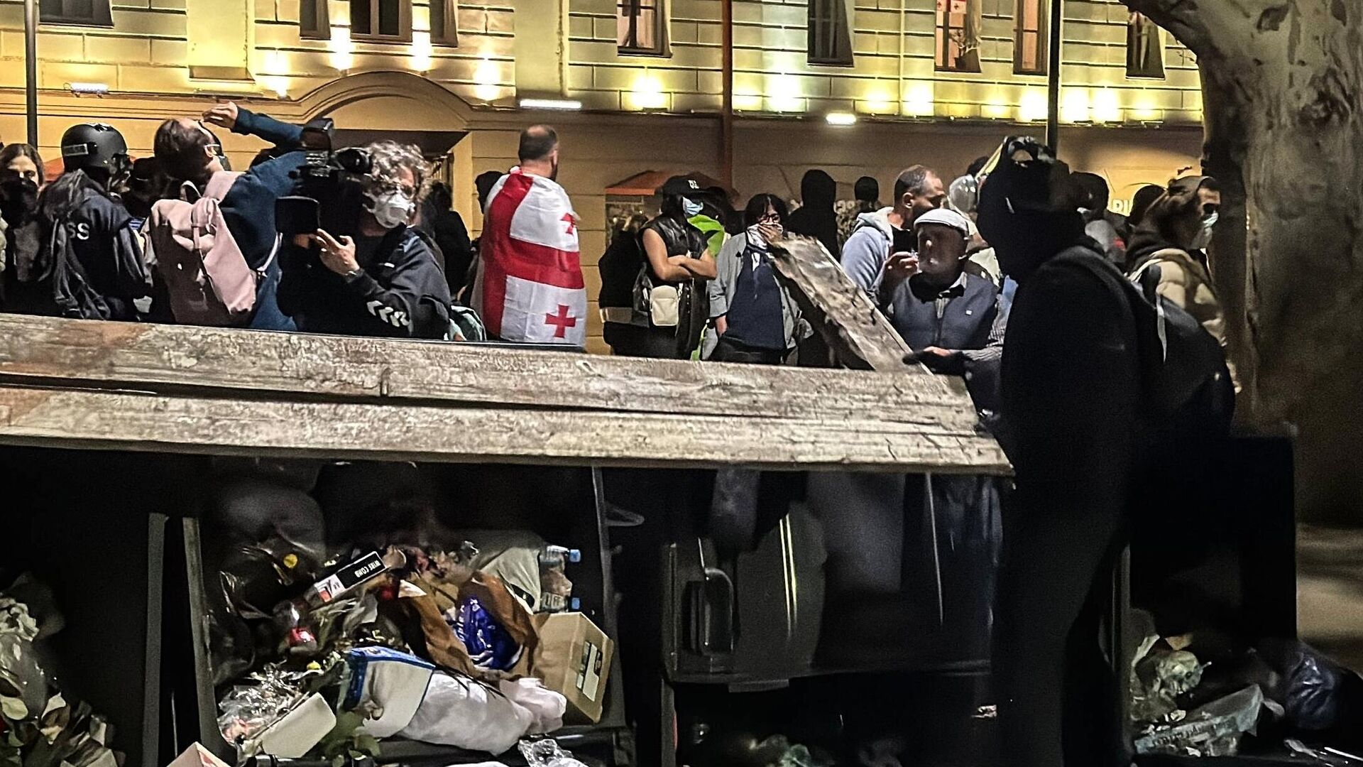 Беспорядки после митинга оппозиции в Тбилиси Беспорядки после митинга оппозиции в Тбилиси - РИА Новости, 1920, 05.10.2025