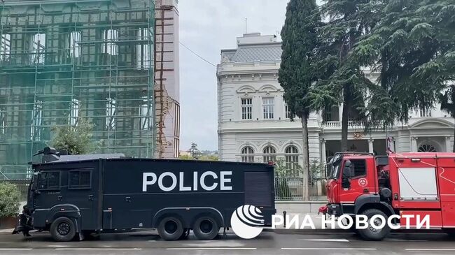Спокойная обстановка в центре Тбилиси после беспорядков накануне