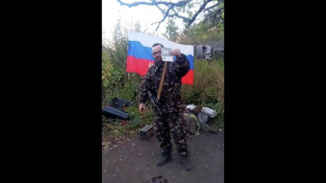 Эйден Миннис сжег свой паспорт и отказался от гражданства Британии в поддержку России