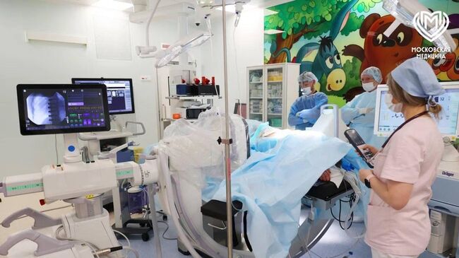 Врачи ДГКБ имени святого Владимира провели подростку уникальную операцию по исправлению тяжелой деформации позвоночника