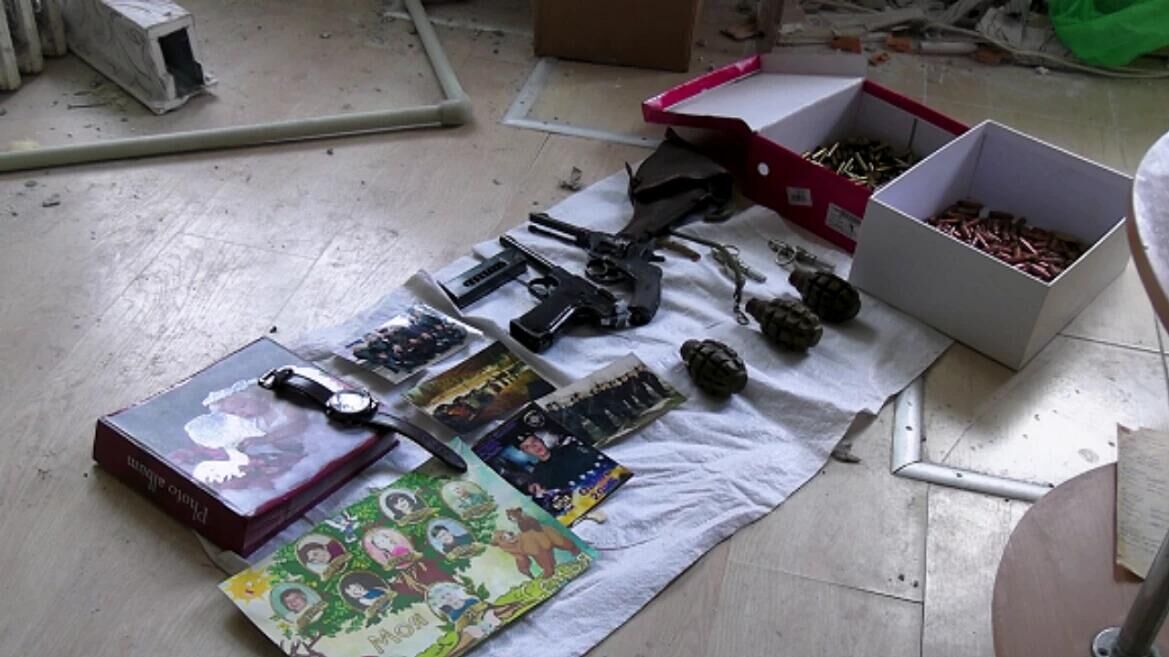 Раритетные образцы огнестрельного оружия из бывшей квартиры сотрудника СБУ в ЛНР - РИА Новости, 1920, 06.10.2025